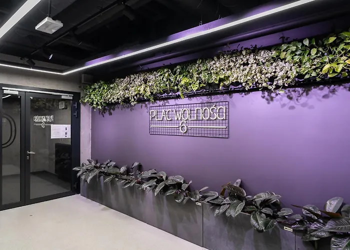 Safari - Plac Wolnosci 6 *